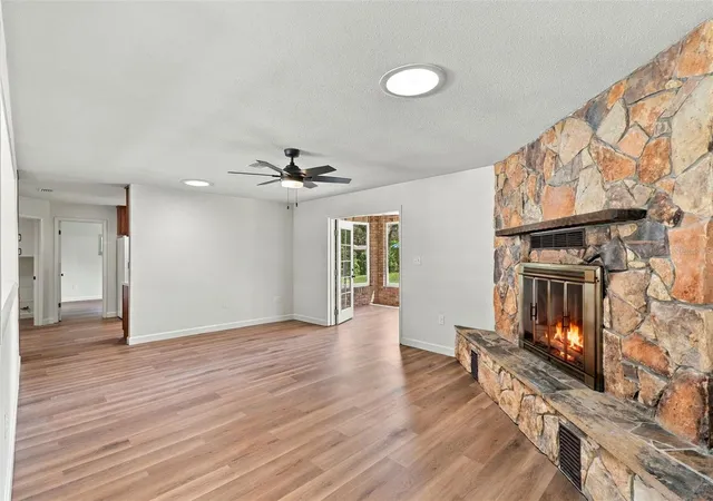 Photo 3 of Single family home for sale at 1521 N Lakeview Ave, Leesburg, FL 34748 | MLS# G5118010 | Listing updated on 2026-09-19