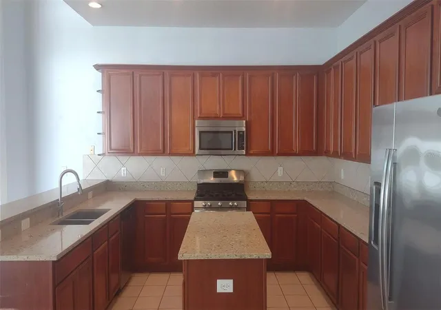 Photo 3 of Single family home for sale at 18309 Eastwyck Dr, Tampa, FL 33647 | MLS# O6443183 | Listing updated on 2026-09-22