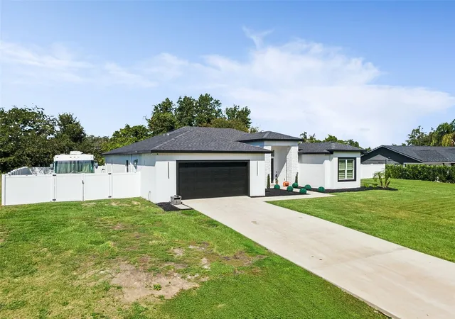 Photo 1 of Single family home for sale at 9056 S Bay Dr, Haines City, FL 33844 | MLS# O6443184 | Listing updated on 2026-09-19