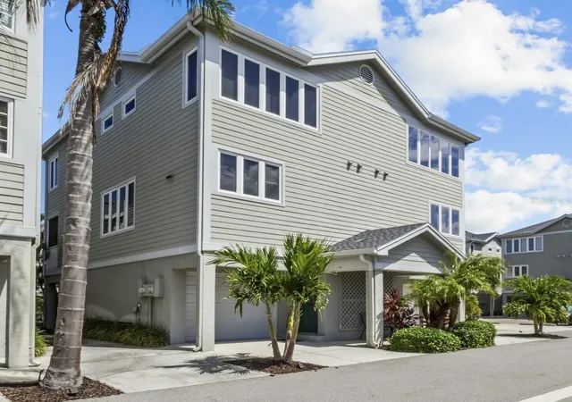 Photo 1 of Townhouse for sale at 521 Forest Way, Longboat Key, FL 34228 | MLS# A4706685 | Listing updated on 2026-10-02