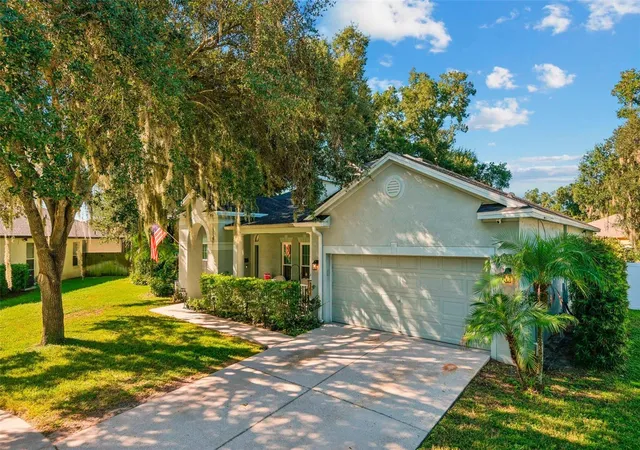 Photo 2 of Single family home for sale at 1535 Rolling Meadow Dr, Valrico, FL 33594 | MLS# O6443193 | Listing updated on 2026-10-11