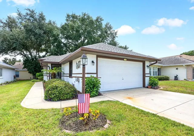 Photo 1 of Single family home for sale at 21212 Royal St Georges Ln, Leesburg, FL 34748 | MLS# O6443197 | Listing updated on 2026-10-03