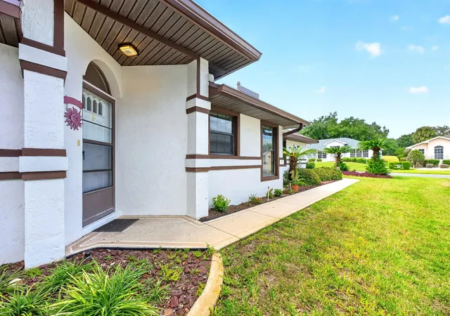 Photo 3 of Single family home for sale at 21212 Royal St Georges Ln, Leesburg, FL 34748 | MLS# O6443197 | Listing updated on 2026-10-03