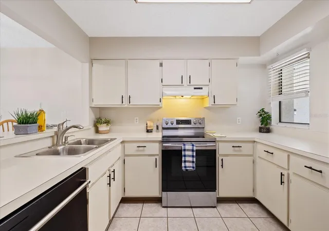 Listing Photo 4 - Condo for sale in building located at 5537 Sea Forest Dr, New Port Richey, FL 34652 - Unit #104