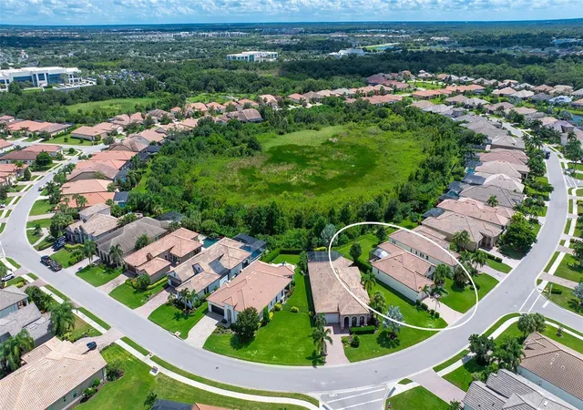 Photo 3 of Single family home for sale at 4756 Royal Dornoch Cir, Bradenton, FL 34211 | MLS# A4706689 | Listing updated on 2026-09-23