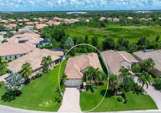 Photo 3 of Single family home for sale at 4756 Royal Dornoch Cir, Bradenton, FL 34211 | MLS# A4706689 | Listing updated on 2026-09-23