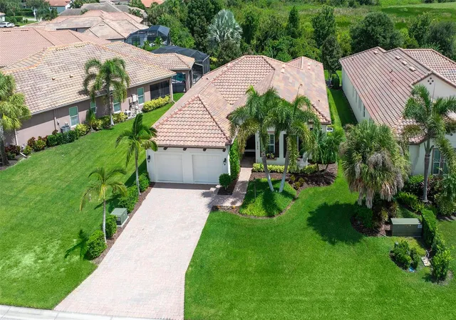 Photo 4 of Single family home for sale at 4756 Royal Dornoch Cir, Bradenton, FL 34211 | MLS# A4706689 | Listing updated on 2026-09-23