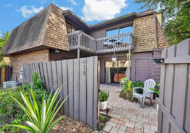 Photo 2 of Townhouse for sale at 618 Olympic Dr #6A, Ocoee, FL 34761 | MLS# O6443204 | Listing updated on 2026-09-19