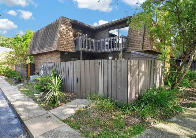 Photo 3 of Townhouse for sale at 618 Olympic Dr #6A, Ocoee, FL 34761 | MLS# O6443204 | Listing updated on 2026-10-07