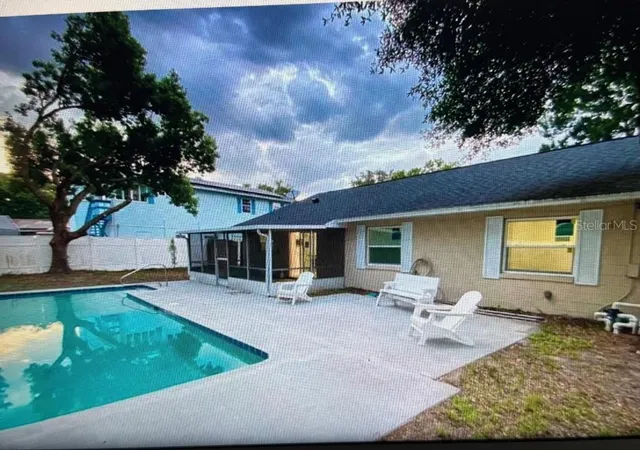 Photo 4 of Single family home for sale at 705 Vandergrift Dr, Ocoee, FL 34761 | MLS# S5157918 | Listing updated on 2026-10-03