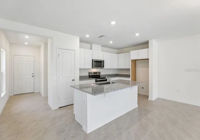 Photo 2 of Townhouse for sale at 520 Pine Ridge Ct, Lake Wales, FL 33859 | MLS# O6443208 | Listing updated on 2026-10-06