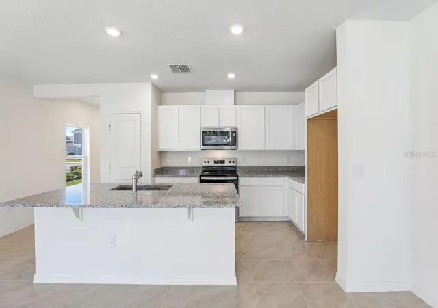 Photo 3 of Townhouse for sale at 520 Pine Ridge Ct, Lake Wales, FL 33859 | MLS# O6443208 | Listing updated on 2026-10-06