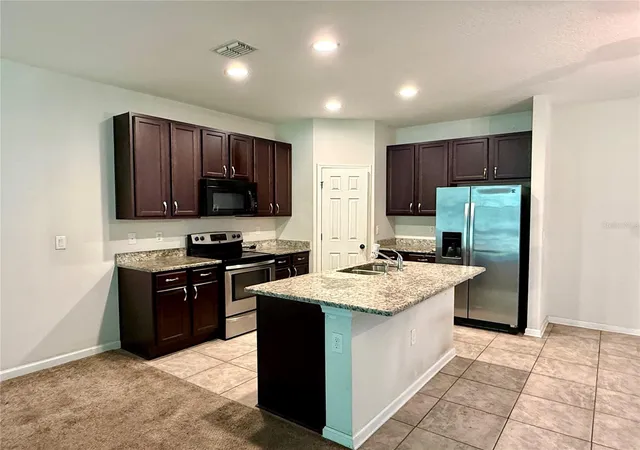 Photo 2 of Single family home for sale at 122 S Prairie Lakes Dr, Saint Augustine, FL 32084 | MLS# R4912037 | Listing updated on 2026-09-19