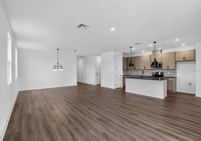 Photo 3 of Single family home for sale at 30134 Emerald Forest Dr, Mount Dora, FL 32757 | MLS# TB8550187 | Listing updated on 2026-09-19