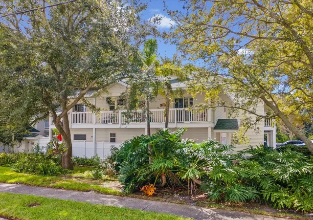 Photo 2 of Townhouse for sale at 679 Broadway, Dunedin, FL 34698 | MLS# TB8550191 | Listing updated on 2026-10-13
