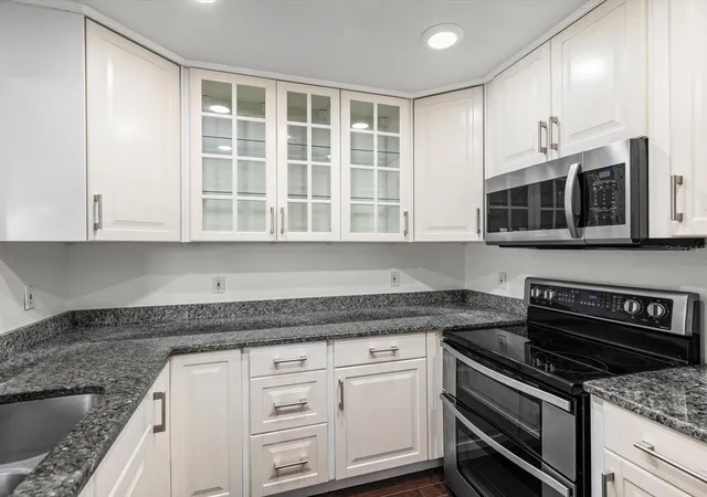 Photo 4 of Townhouse for sale at 679 Broadway, Dunedin, FL 34698 | MLS# TB8550191 | Listing updated on 2026-10-13