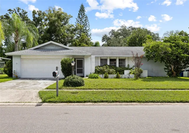 Photo 3 of Sale Pending at 2719 Ashwood Ct, Clearwater, FL 33761 | MLS# TB8550200 | Listing updated on 2026-09-28