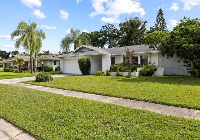 Photo 3 of Sale Pending at 2719 Ashwood Ct, Clearwater, FL 33761 | MLS# TB8550200 | Listing updated on 2026-09-28