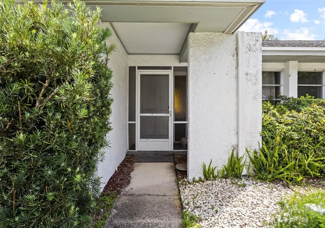 Photo 4 of Sale Pending at 2719 Ashwood Ct, Clearwater, FL 33761 | MLS# TB8550200 | Listing updated on 2026-09-28