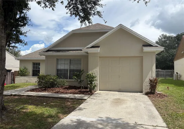 Photo 2 of Sale Pending at 432 Regal Park Dr, Valrico, FL 33594 | MLS# TB8550202 | Listing updated on 2026-09-30