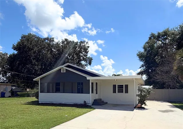 Photo 1 of Single family home for sale at 335 E Hoffman St, Lake Alfred, FL 33850 | MLS# O6443227 | Listing updated on 2026-10-04