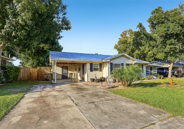 Photo 3 of Single family home for sale at 3805 Cactus Ln, Mount Dora, FL 32757 | MLS# G5118017 | Listing updated on 2026-10-09