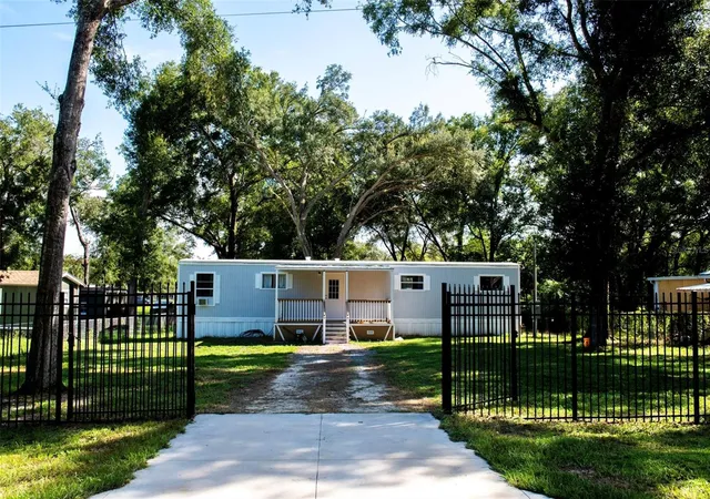 Photo 3 of Manufactured home for sale at 9320 Se 144th Lane, Summerfield, FL 34491 | MLS# G5118019 | Listing updated on 2026-09-23