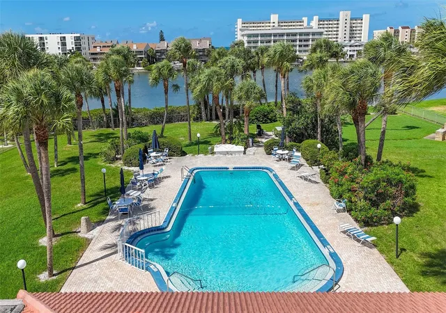 Listing Photo 4 - Condo for sale in building located at 10215 Regal Dr, Largo, FL 33774 - Unit #18