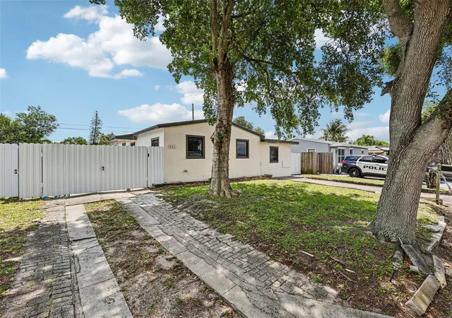 Single family home for sale at 1421 N 68th Terrace, HOLLYWOOD, FL 33024 | MLS# O6443238