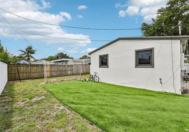 Photo 3 of Single family home for sale at 1421 N 68th Terrace, Hollywood, FL 33024 | MLS# O6443238 | Listing updated on 2026-09-19