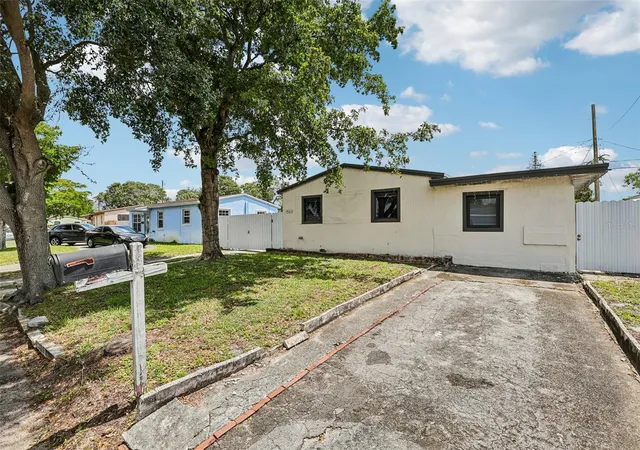 Photo 4 of Single family home for sale at 1421 N 68th Terrace, Hollywood, FL 33024 | MLS# O6443238 | Listing updated on 2026-09-19