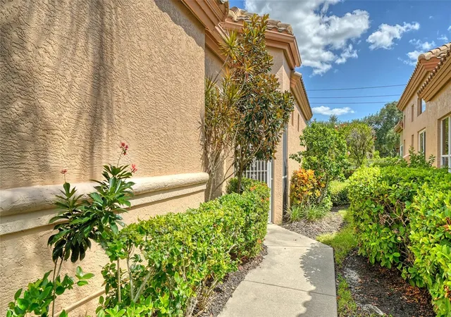 Photo 3 of Single family home for sale at 4060 Jardin Ln, Sarasota, FL 34238 | MLS# A4706699 | Listing updated on 2026-09-22