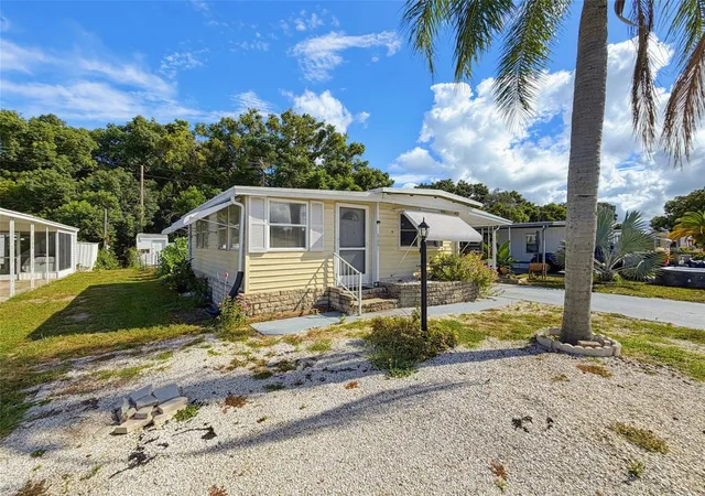 Photo 3 of Manufactured home for sale at 6601 Kumquat Dr, New Port Richey, FL 34653 | MLS# W7889655 | Listing updated on 2026-09-21