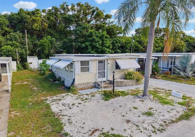 Photo 4 of Manufactured home for sale at 6601 Kumquat Dr, New Port Richey, FL 34653 | MLS# W7889655 | Listing updated on 2026-09-21