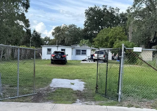 Photo 4 of House for sale at 1239 19th Street, Orlando, FL 32805 | MLS# O6443254 | Listing updated on 2026-10-03