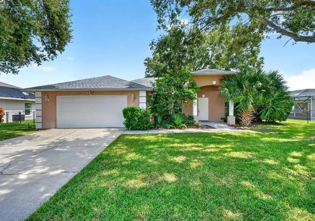 Photo 1 of Single family home for sale at 5 Spinnaker Cir, South Daytona, FL 32119 | MLS# V4951381 | Listing updated on 2026-09-22