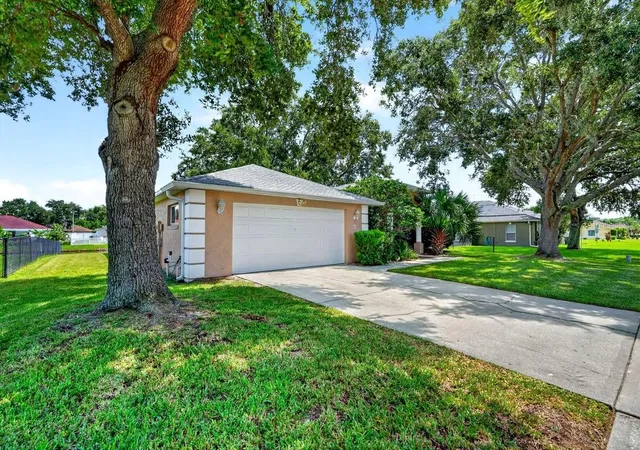 Photo 2 of Single family home for sale at 5 Spinnaker Cir, South Daytona, FL 32119 | MLS# V4951381 | Listing updated on 2026-09-22