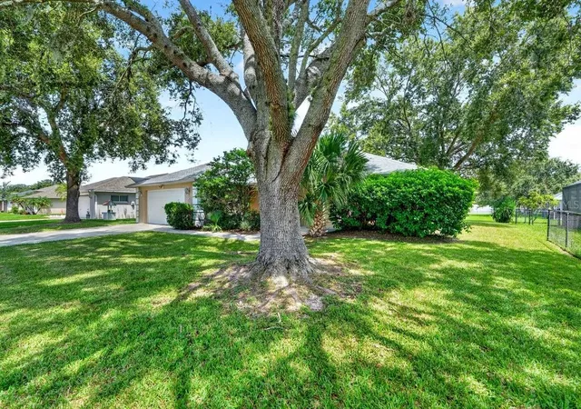 Photo 3 of Single family home for sale at 5 Spinnaker Cir, South Daytona, FL 32119 | MLS# V4951381 | Listing updated on 2026-09-22