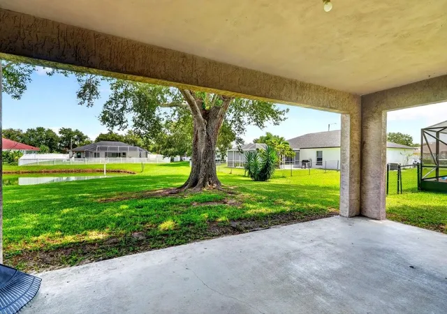 Photo 3 of Single family home for sale at 5 Spinnaker Cir, South Daytona, FL 32119 | MLS# V4951381 | Listing updated on 2026-09-22