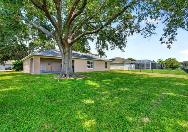 Photo 4 of Single family home for sale at 5 Spinnaker Cir, South Daytona, FL 32119 | MLS# V4951381 | Listing updated on 2026-09-22