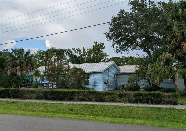 Photo 2 of Single family home for sale at 2915 W Ballast Point Blvd, Tampa, FL 33611 | MLS# TB8550229 | Listing updated on 2026-09-20