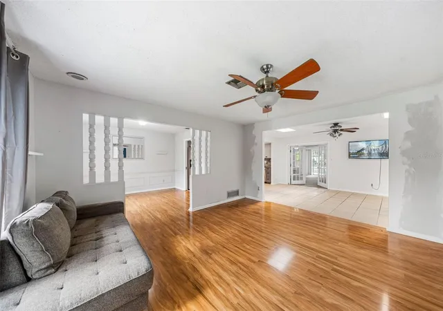 Photo 4 of Single family home for sale at 5133 Brenda Dr, Orlando, FL 32812 | MLS# O6443261 | Listing updated on 2026-09-25