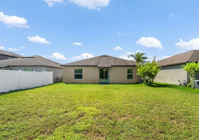 Photo 3 of Single family home for sale at 10421 Carloway Hills Dr, Wimauma, FL 33598 | MLS# OM732573 | Listing updated on 2026-09-19