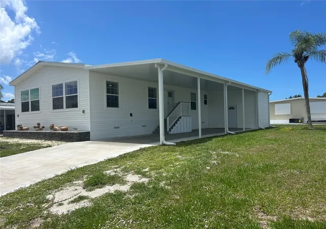 Photo 1 of Manufactured home for sale at 2 S Botany Bay Cir, Englewood, FL 34223 | MLS# A4706703 | Listing updated on 2026-09-20