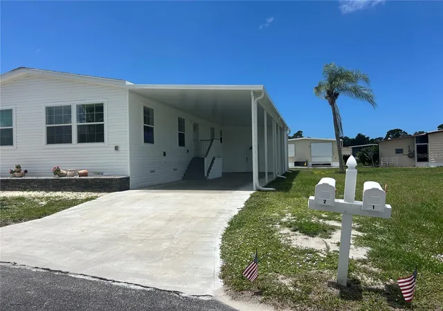 Photo 2 of Manufactured home for sale at 2 S Botany Bay Cir, Englewood, FL 34223 | MLS# A4706703 | Listing updated on 2026-09-20