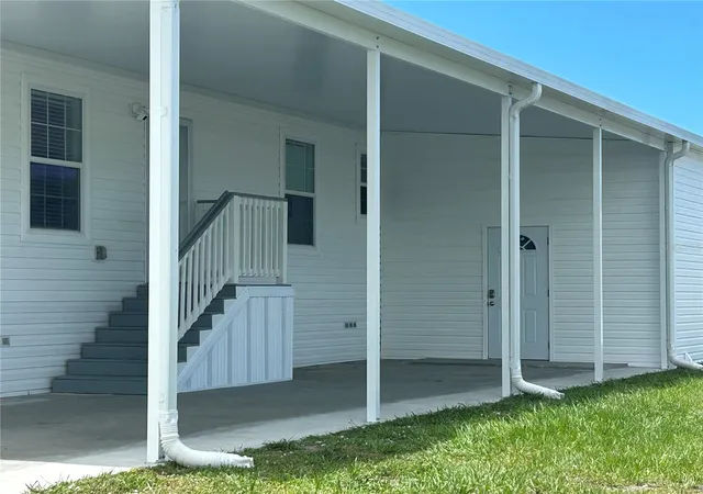 Photo 3 of Manufactured home for sale at 2 S Botany Bay Cir, Englewood, FL 34223 | MLS# A4706703 | Listing updated on 2026-09-20