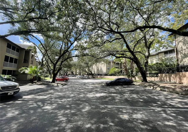 Photo 3 of Condo for sale at 629 Dory Ln #207, Altamonte Springs, FL 32714 | MLS# O6443280 | Listing updated on 2026-09-22