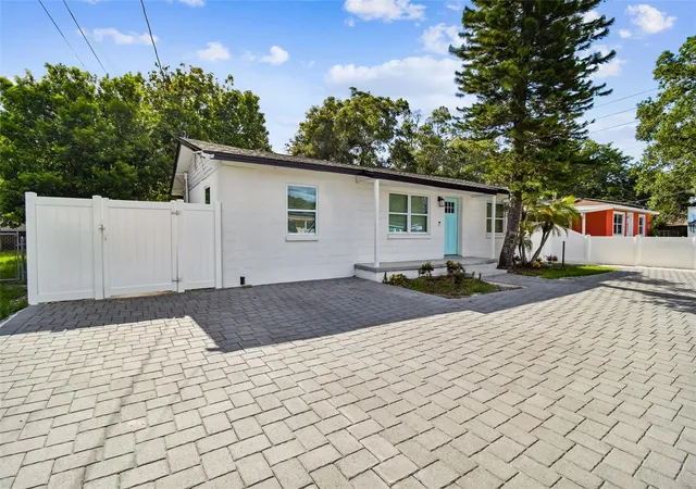 Photo 3 of Single family home for sale at 7508 N Tampania Ave, Tampa, FL 33614 | MLS# TB8550248 | Listing updated on 2026-09-20