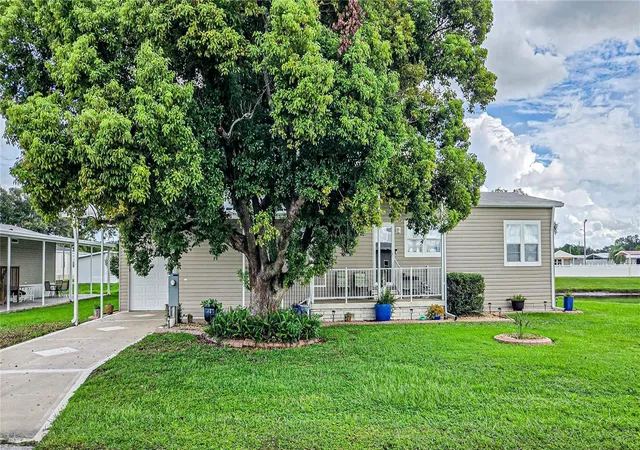Photo 2 of Manufactured home for sale at 36805 Lakewood Dr, Zephyrhills, FL 33542 | MLS# TB8550250 | Listing updated on 2026-09-21