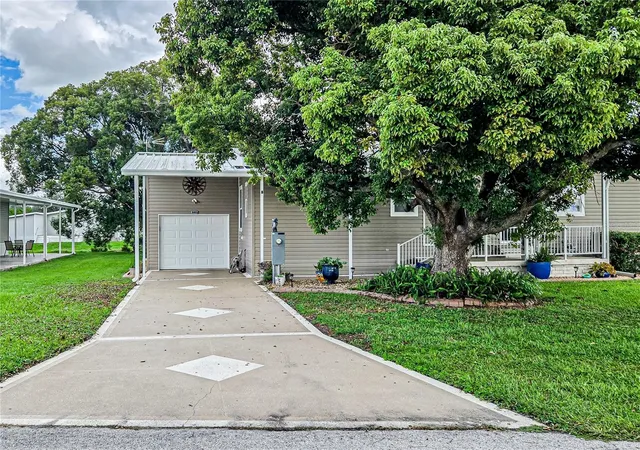 Photo 4 of Manufactured home for sale at 36805 Lakewood Dr, Zephyrhills, FL 33542 | MLS# TB8550250 | Listing updated on 2026-09-21
